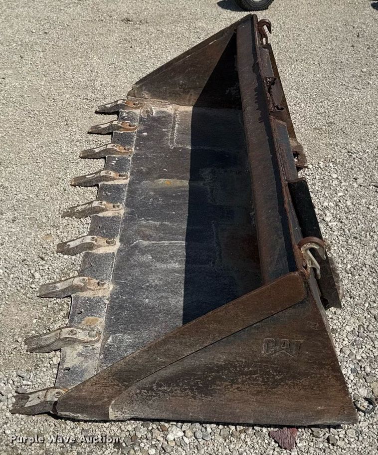 image for item DZ4044 Caterpillar skid steer bucket