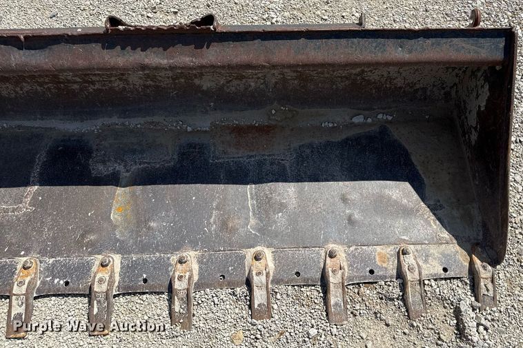 image for item DZ4044 Caterpillar skid steer bucket