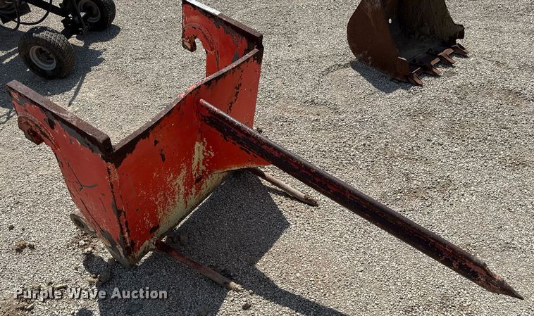 image for item DZ4047 Wheel loader bale spear