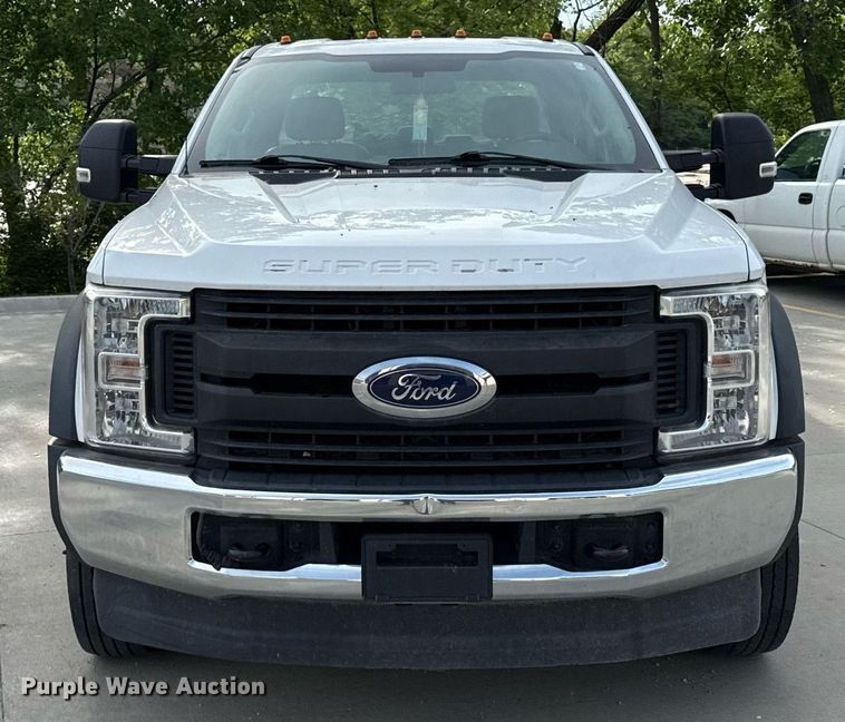 image for item DZ4066 2017 Ford F450 Super Duty Ext. Cab utility / service truck