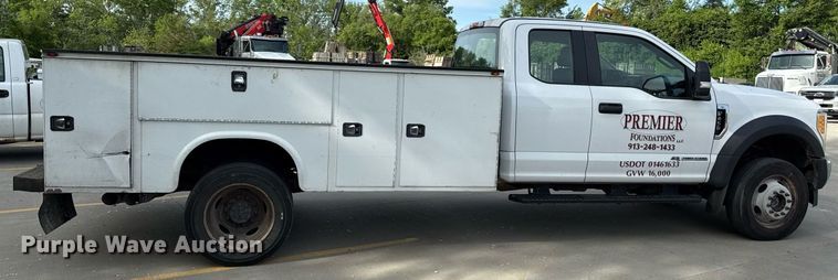 image for item DZ4066 2017 Ford F450 Super Duty Ext. Cab utility / service truck