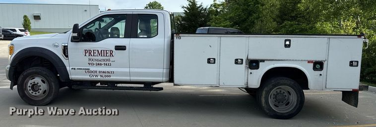 image for item DZ4066 2017 Ford F450 Super Duty Ext. Cab utility / service truck