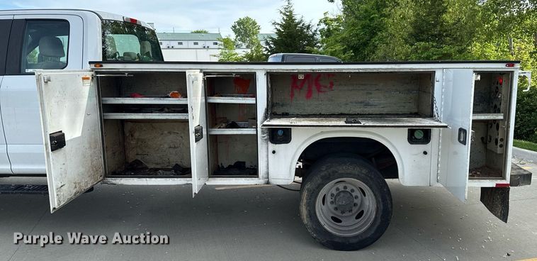 image for item DZ4066 2017 Ford F450 Super Duty Ext. Cab utility / service truck