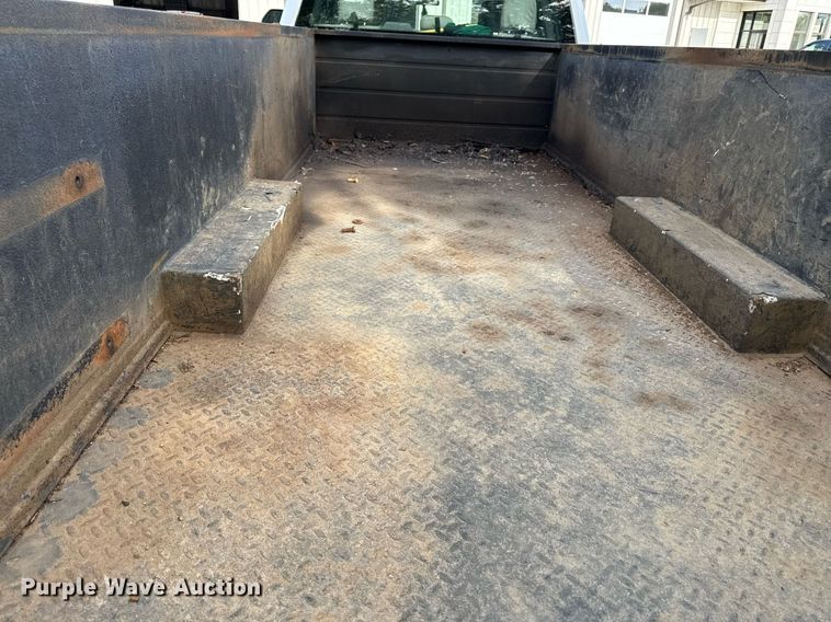 image for item DZ4066 2017 Ford F450 Super Duty Ext. Cab utility / service truck