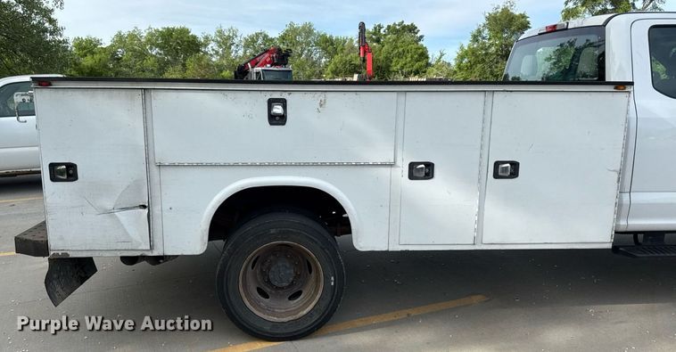 image for item DZ4066 2017 Ford F450 Super Duty Ext. Cab utility / service truck