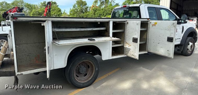image for item DZ4066 2017 Ford F450 Super Duty Ext. Cab utility / service truck