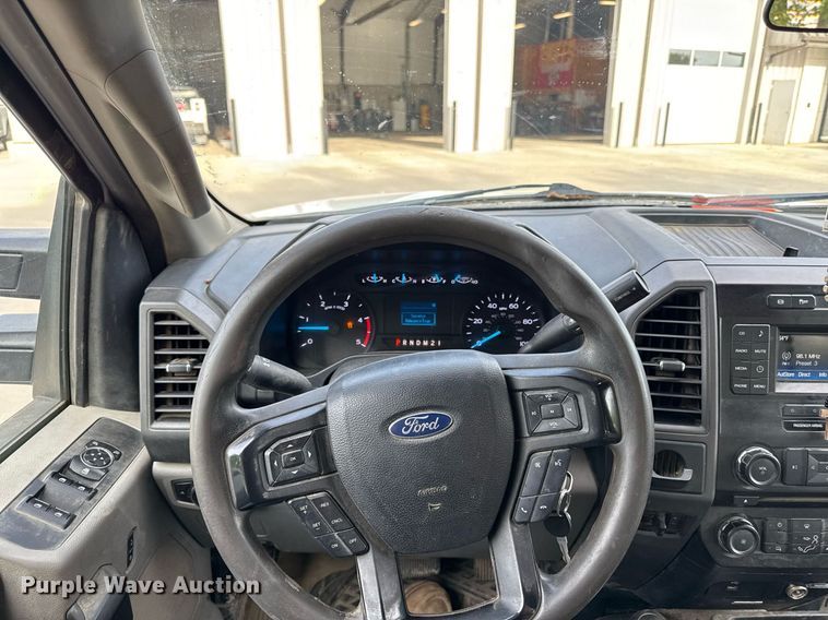 image for item DZ4066 2017 Ford F450 Super Duty Ext. Cab utility / service truck