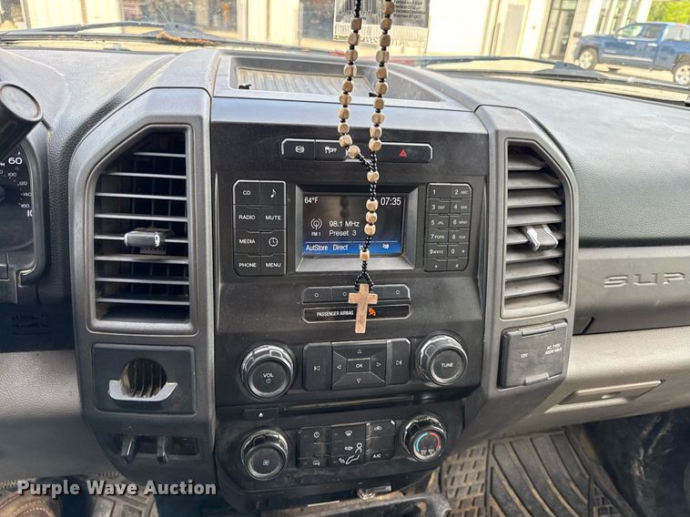 image for item DZ4066 2017 Ford F450 Super Duty Ext. Cab utility / service truck