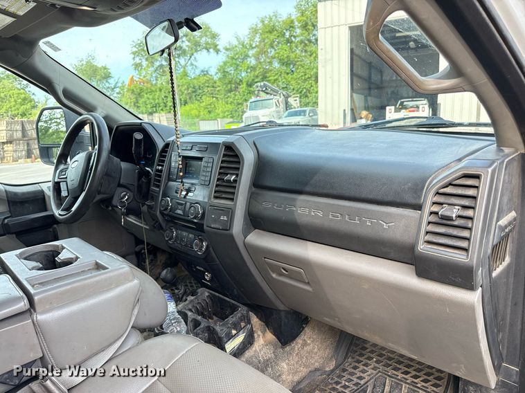 image for item DZ4066 2017 Ford F450 Super Duty Ext. Cab utility / service truck