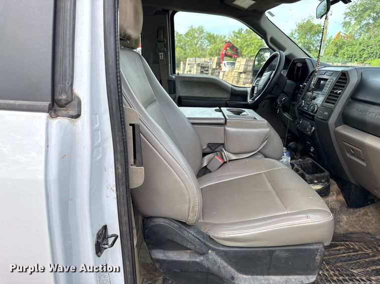 image for item DZ4066 2017 Ford F450 Super Duty Ext. Cab utility / service truck