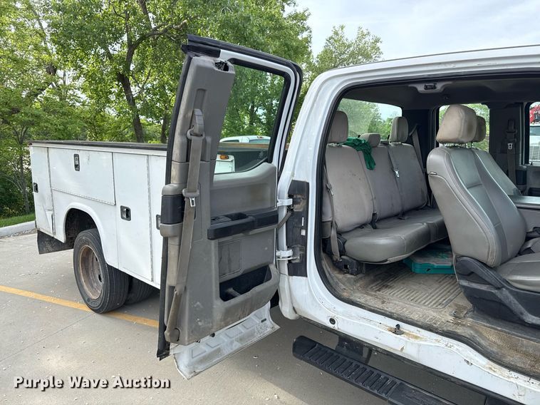 image for item DZ4066 2017 Ford F450 Super Duty Ext. Cab utility / service truck