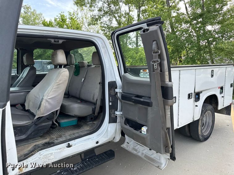 image for item DZ4066 2017 Ford F450 Super Duty Ext. Cab utility / service truck