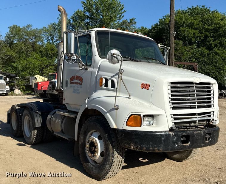 image for item DZ4068 1998 Ford LT9513 semi truck