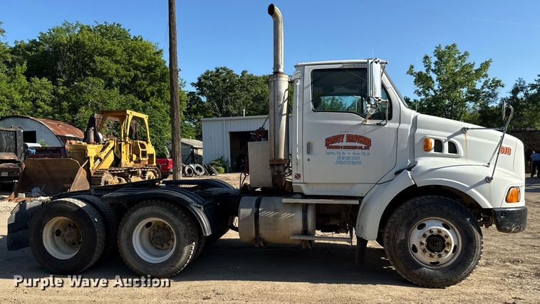 image for item DZ4068 1998 Ford LT9513 semi truck