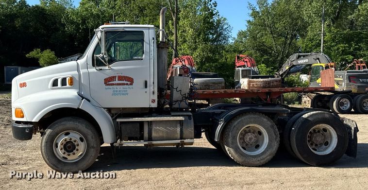 image for item DZ4068 1998 Ford LT9513 semi truck