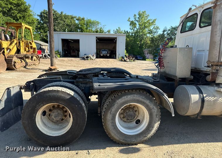 image for item DZ4068 1998 Ford LT9513 semi truck