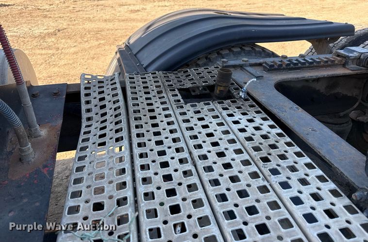 image for item DZ4068 1998 Ford LT9513 semi truck