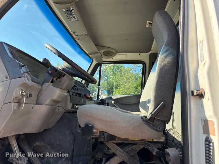 image for item DZ4068 1998 Ford LT9513 semi truck