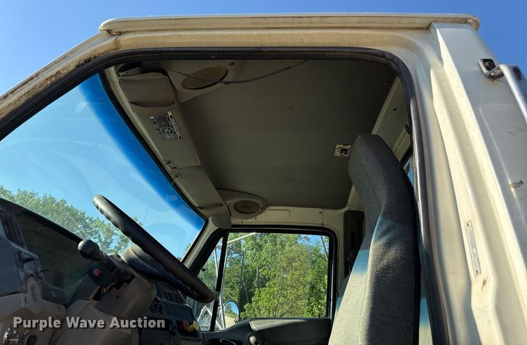 image for item DZ4068 1998 Ford LT9513 semi truck