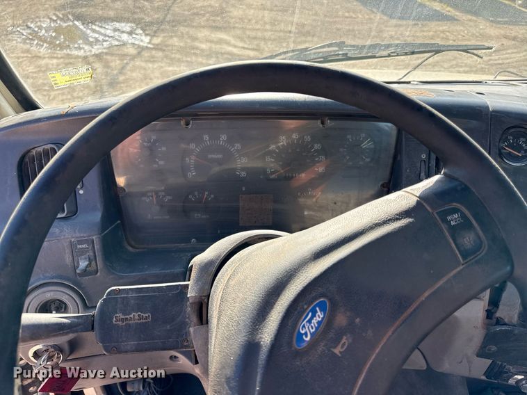 image for item DZ4068 1998 Ford LT9513 semi truck