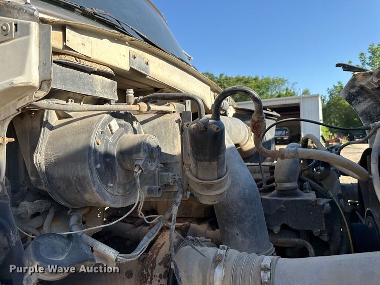 image for item DZ4068 1998 Ford LT9513 semi truck