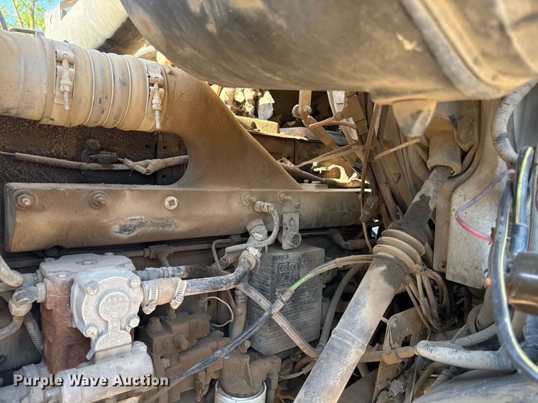 image for item DZ4068 1998 Ford LT9513 semi truck