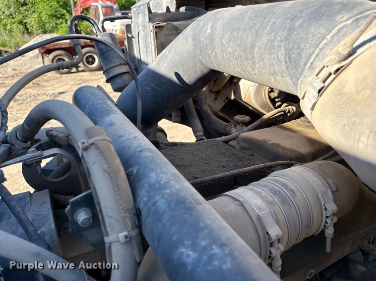 image for item DZ4068 1998 Ford LT9513 semi truck