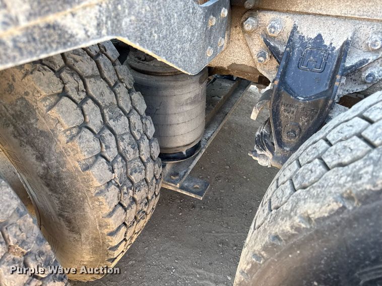 image for item DZ4068 1998 Ford LT9513 semi truck