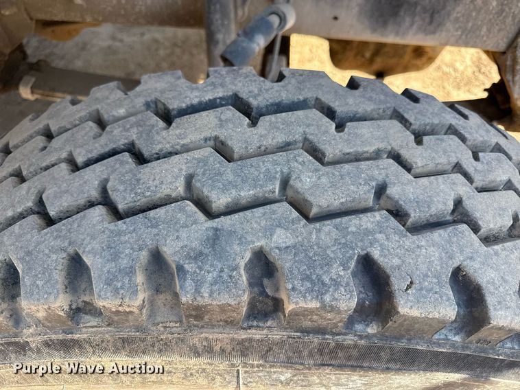 image for item DZ4068 1998 Ford LT9513 semi truck