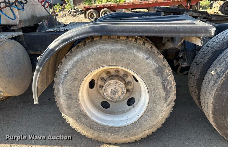 image for item DZ4068 1998 Ford LT9513 semi truck