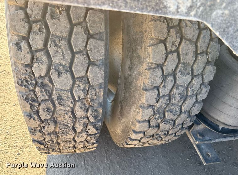 image for item DZ4068 1998 Ford LT9513 semi truck