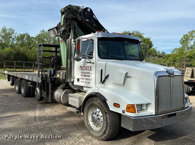 image for item DZ4069 2005 Western Star 4900 crane truck