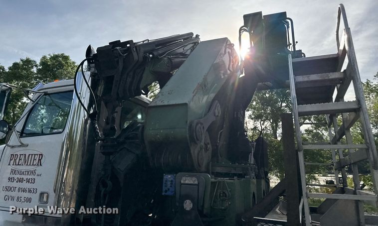 image for item DZ4069 2005 Western Star 4900 crane truck