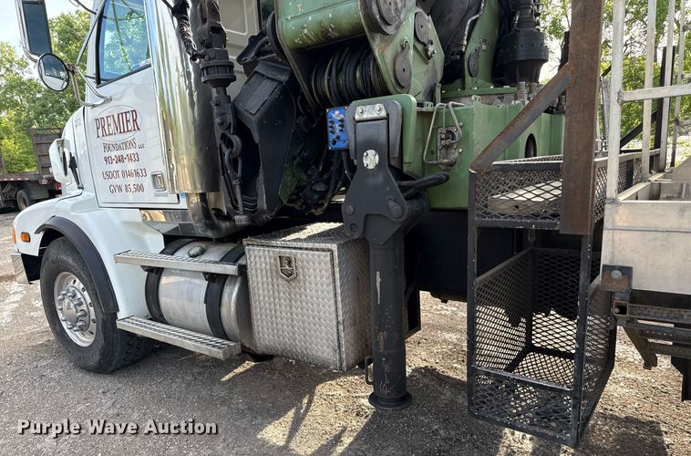 image for item DZ4069 2005 Western Star 4900 crane truck