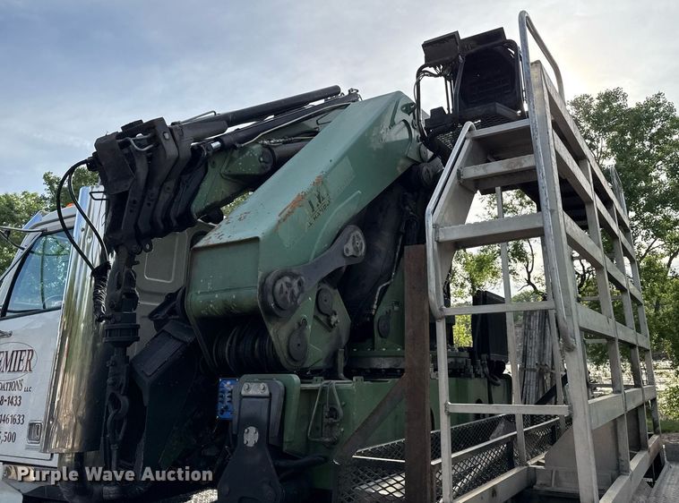 image for item DZ4069 2005 Western Star 4900 crane truck