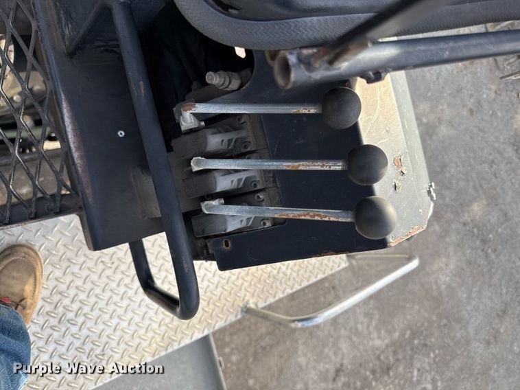 image for item DZ4069 2005 Western Star 4900 crane truck