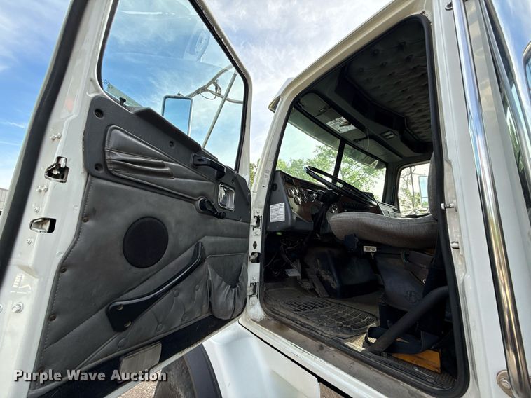 image for item DZ4069 2005 Western Star 4900 crane truck