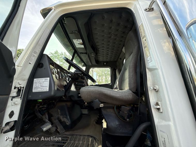 image for item DZ4069 2005 Western Star 4900 crane truck