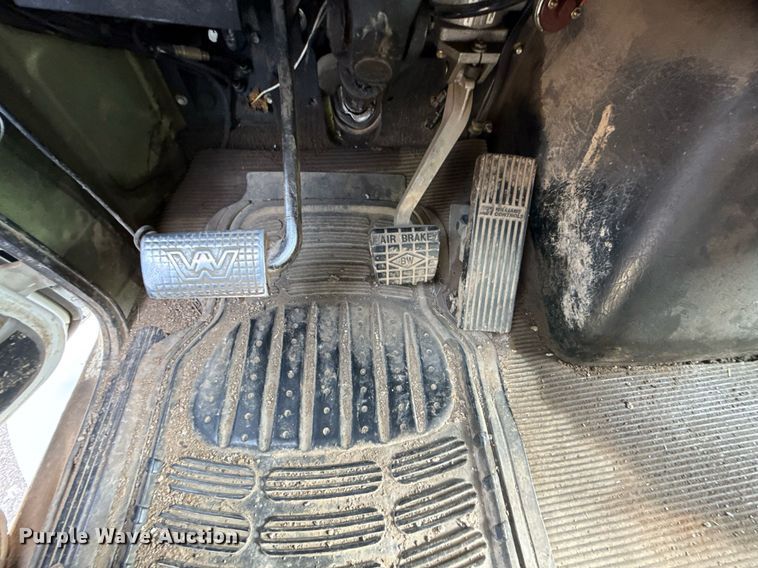 image for item DZ4069 2005 Western Star 4900 crane truck