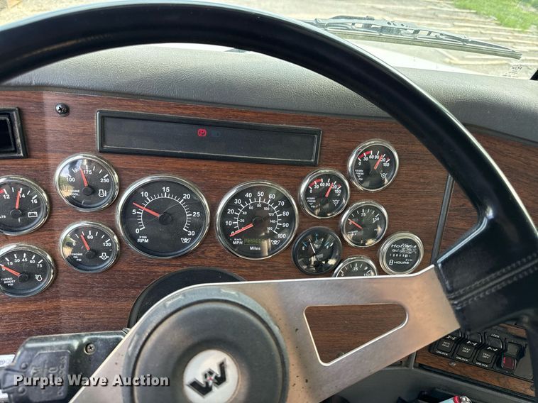 image for item DZ4069 2005 Western Star 4900 crane truck