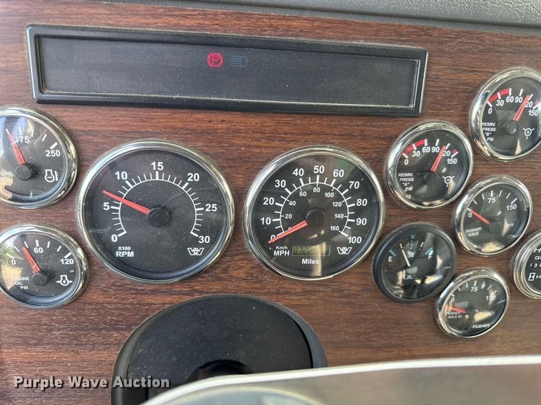 image for item DZ4069 2005 Western Star 4900 crane truck