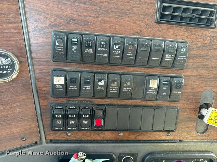 image for item DZ4069 2005 Western Star 4900 crane truck