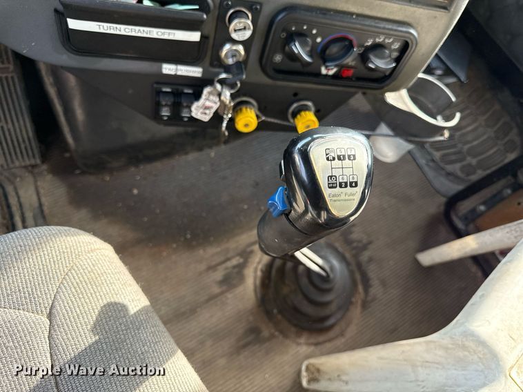 image for item DZ4069 2005 Western Star 4900 crane truck