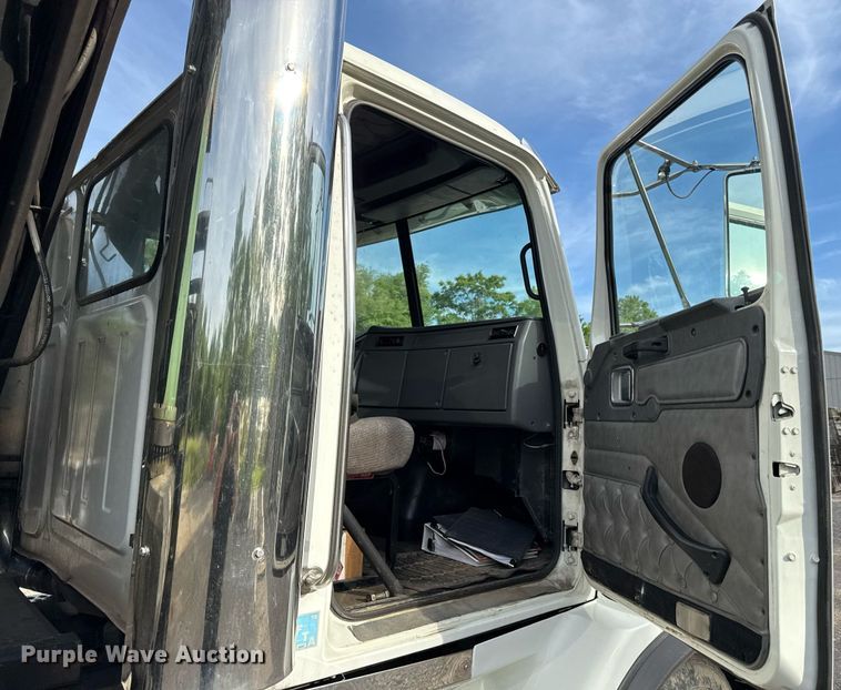 image for item DZ4069 2005 Western Star 4900 crane truck