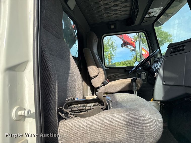 image for item DZ4069 2005 Western Star 4900 crane truck