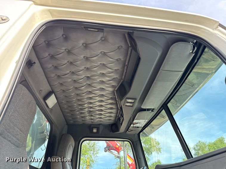 image for item DZ4069 2005 Western Star 4900 crane truck