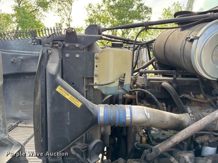 image for item DZ4069 2005 Western Star 4900 crane truck