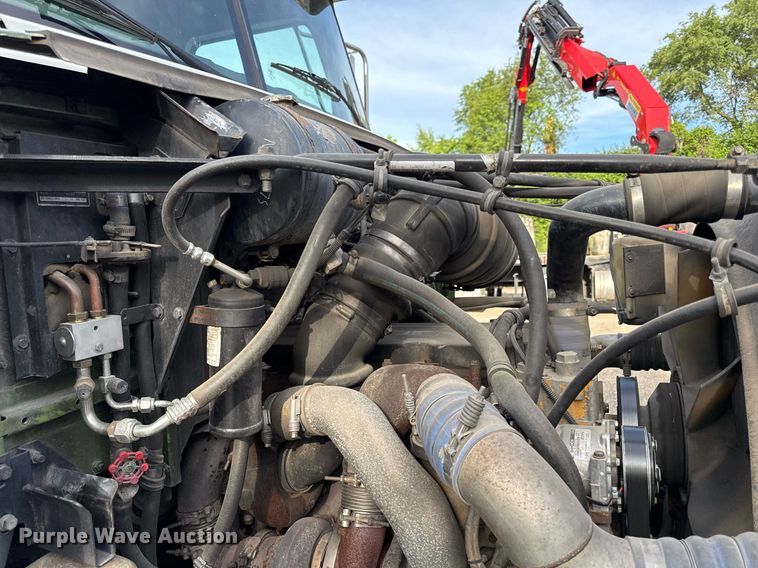 image for item DZ4069 2005 Western Star 4900 crane truck