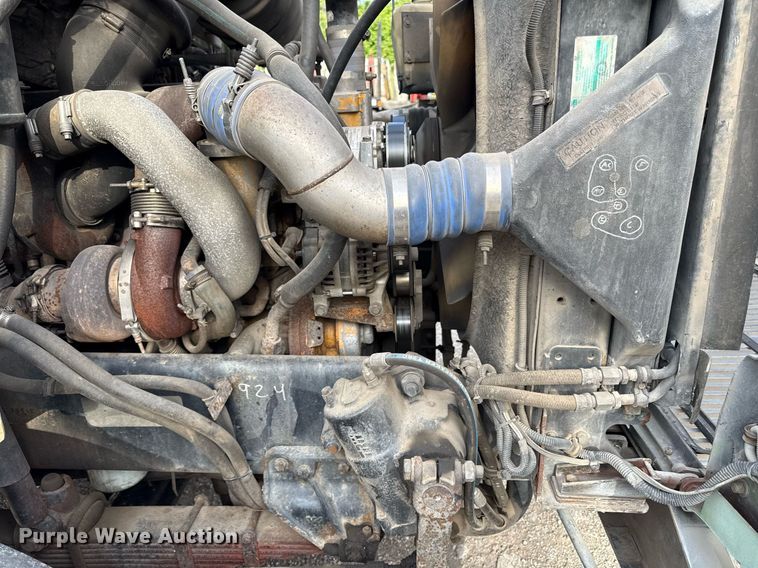 image for item DZ4069 2005 Western Star 4900 crane truck