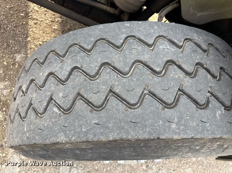 image for item DZ4069 2005 Western Star 4900 crane truck